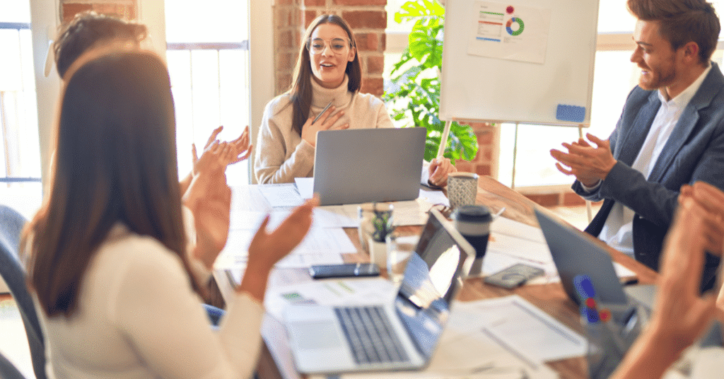 Efficiënt en inspirerend: waarom een kleine vergaderruimte zo goed werkt 